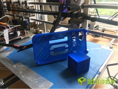 廣州高中生創(chuàng)新研發(fā)剪叉升降式3D打印機(jī)，推動基礎(chǔ)材料銷售新機(jī)遇